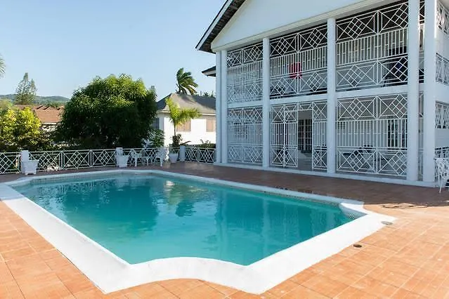 Вилла The Lawrence Pool House Бухта Монтего Ямайка